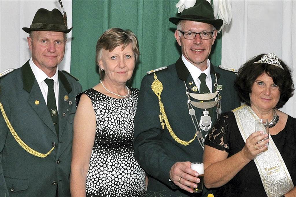 Schützenfeste in Haltern abgesagt: Gedrückte Stimmung und neue Pläne König- und Prinzenpaar von Flaesheim: König Willi Tönnis und Königin Ulla. Schniederjann, Prinzgemahl Bernd Schniederjann und Prinzessin Annette Tönnis (l.)