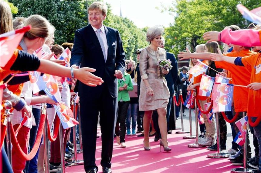Leeuwarden startet mit Mata Hari und M.C. Escher König Willem-Alexander und Königin Máxima 2013 bei einem Besuch in Leeuwarden. Foto: Robin Utrecht