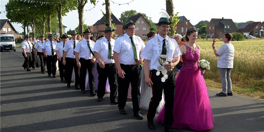 Schützenfest in Werne: Königin Antonia Erdelbruch übernimmt das Zepter in Varnhövel-Ehringhausen Königin Antonia Erdelbruch und ihr Mann Marco regieren ab sofort die Schützen in Varnhövel-Ehringhausen.