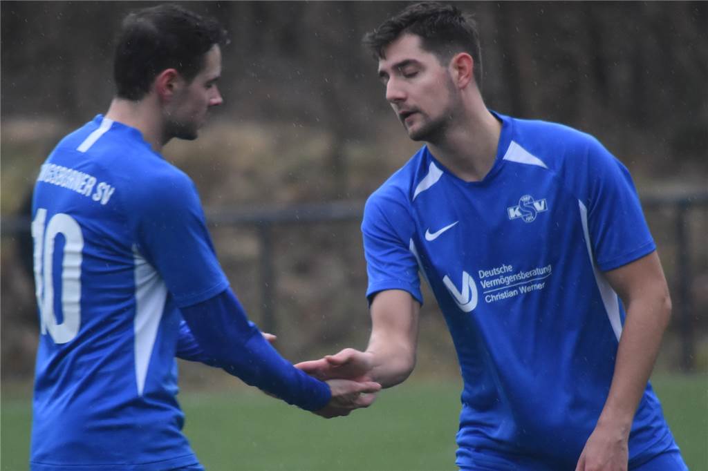 Comeback nach vier Jahren Pause: 23-Jähriger Neu-Königsborner „freut sich auf mehr” Königsborns Kenan Kajtazovic (r.) wurde in der 78. Spielminute für Tobias Wittwer (l.) eingewechselt.