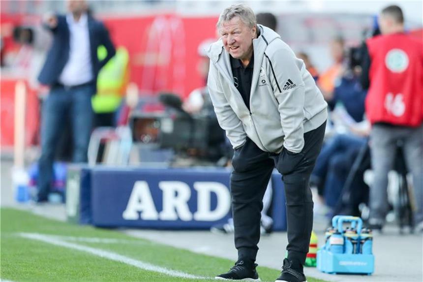 DFB-Frauen in Slowenien - letztes Spiel für Hrubesch? Könnte gegen Slowenien das letzte Mal als Interimstrainer der Frauen am Seitenrand stehen: Horst Hrubesch. Foto: Jan Woitas