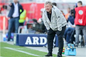 Könnte gegen Slowenien das letzte Mal als Interimstrainer der Frauen am Seitenrand stehen: Horst Hrubesch. Foto: Jan Woitas