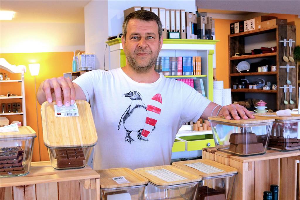 Ein Tag zu im Halterner Einzelhandel? - Geschäftsleute äußern sich Günter van Buer ist Inhaber des Modehauses van Buer in Haltern.