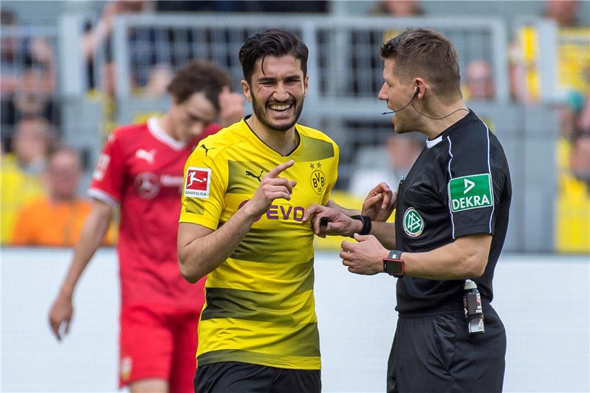 Körperlich erschöpft, aber glücklich nach dem 3:0: Nuri Sahin (l.).