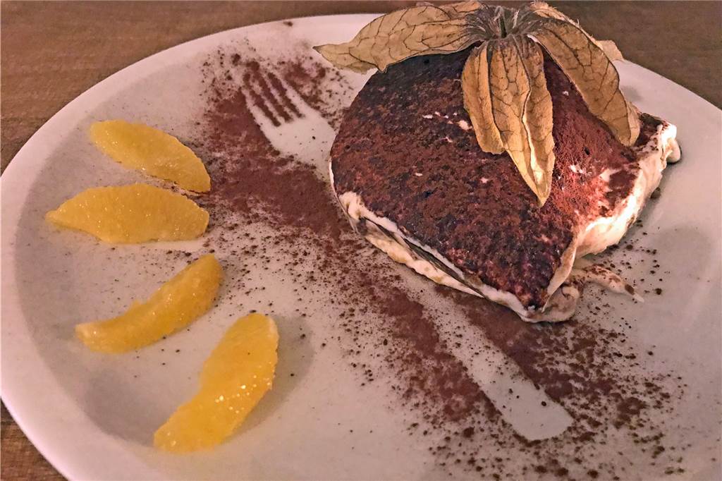 Fisch, Fleisch und göttliches Tiramisu auch ohne den Göttervater Köstlich: Tiramisu, die italienische Spezialität aus der griechischen Küche.