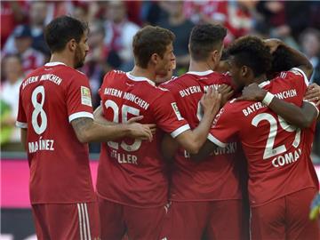 Kollektive Freude: Der FC Bayern hat das erste Spiel unter Jupp Heynckes gegen den SC Freiburg mit 5:0 gewonnen. Foto: Angelika Warmuth
