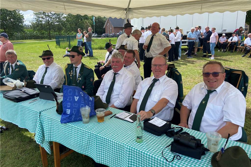 Kommentatoren brachten die Besucherinnen und Besucher auf den neusten Stand.