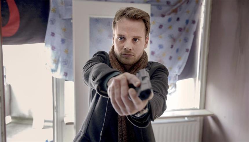 So sieht der neue Dortmund-Tatort "Kollaps" aus Kommissar Daniel Kossik durchsucht eine verlassene Wohnung.