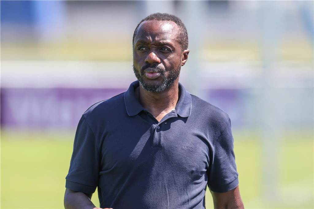 Schalkes Jahrhundert-Trainer meldet sich zu Wort: Kommt mehr und mehr in die Kritik: Schalkes Kaderplaner Ben Manga.