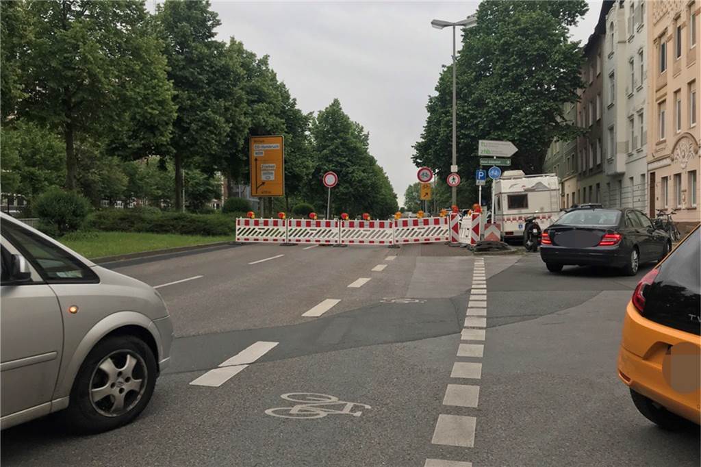 Staugefahr: Wichtige Verbindungsstraße in der Innenstadt gesperrt Komplett gesperrt ist der Tunnel Ardeystraße in Richtung Süden. Viele Autofahrer suchen sich auch Umleitungen durch das Kreuzviertel.