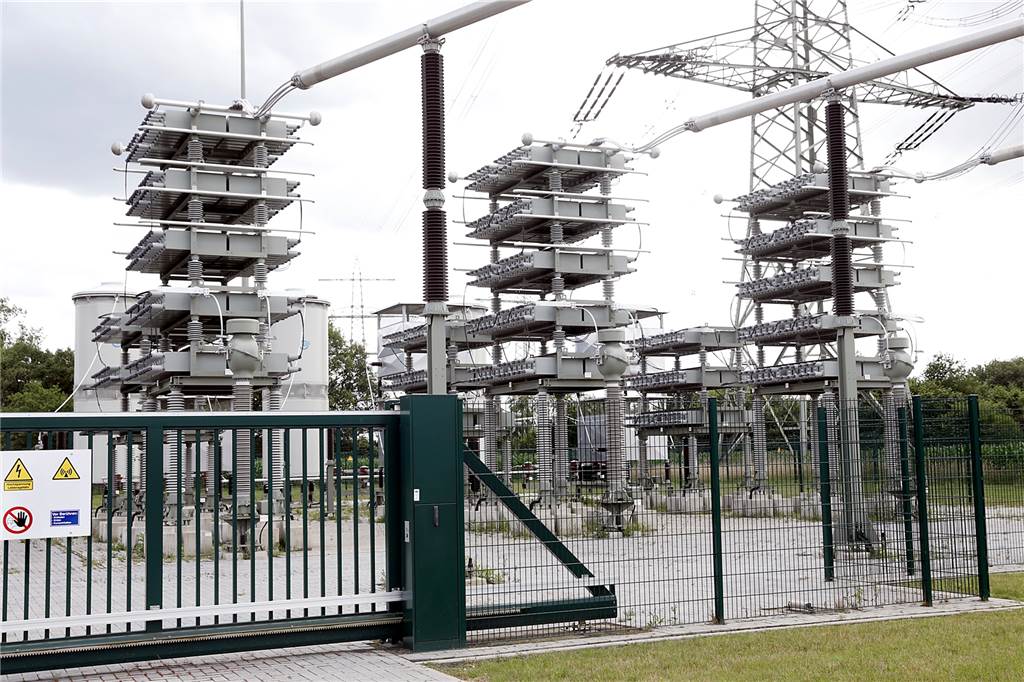 Schaltstelle der Energiewende: Das Umspannwerk in Haltern-Kusenhorst Kondensatoren sind für die Stabilisierung der Netzspannung erforderlich.
