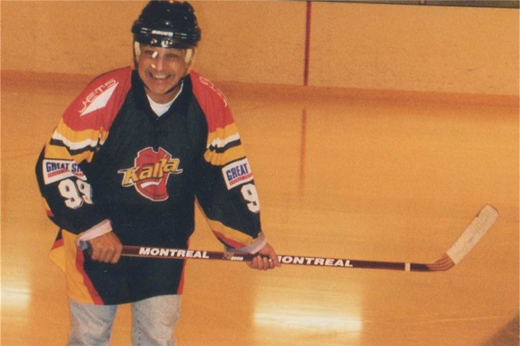 Castrop-Rauxeler Gäste klauten im Stadion des BVB Konnte in Finnland Eishockey spielen: Ulli Müller.