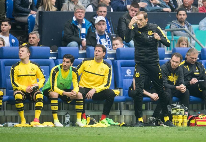 Konnte mit der Leistung seiner Mannschaft gegen Schalke nur bedingt zufrieden sein: BVB-Trainer Thomas Tuchel.