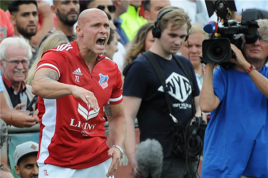 Lange Gesichter beim TuS Bövinghausen: Legat-Elf zum Start in Frohlinde noch ohne Esprit Konnte mit der Leistung seiner Mannschaft nicht zufrieden sein: Bövinghausen-Trainer Thorsten Legat.