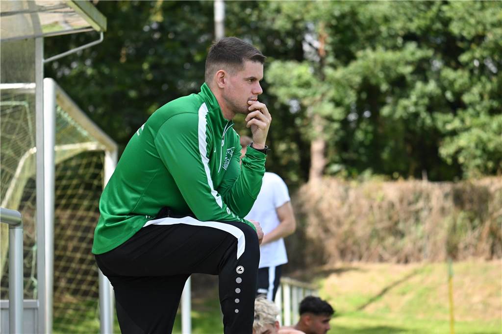 Konnte mit der zweiten Hälfte zufriedener sein als mit der ersten: Nico Martinez, Trainer des SV Bossendorf II.
