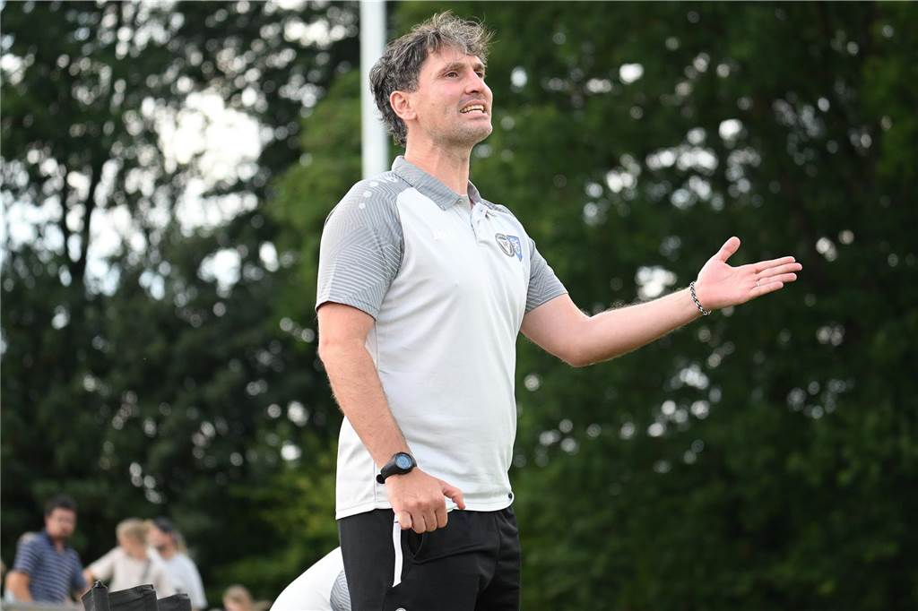 Ein enttäuschendes zweites Heimspiel Konnte von außen auch nicht viel machen: Sebastian Amendt sah gegen Burgsteinfurt viele Baustellen beim TuS Haltern.