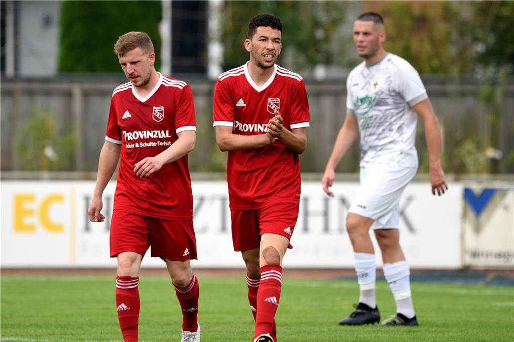 Torreiches Testspiel: BVH-Neuzugang trifft früh doppelt, aber der TSV Raesfeld gewinnt Konnten nur mit ihrer Chancenverwertung nicht zufrieden sein: die Spieler des TSV Raesfeld.