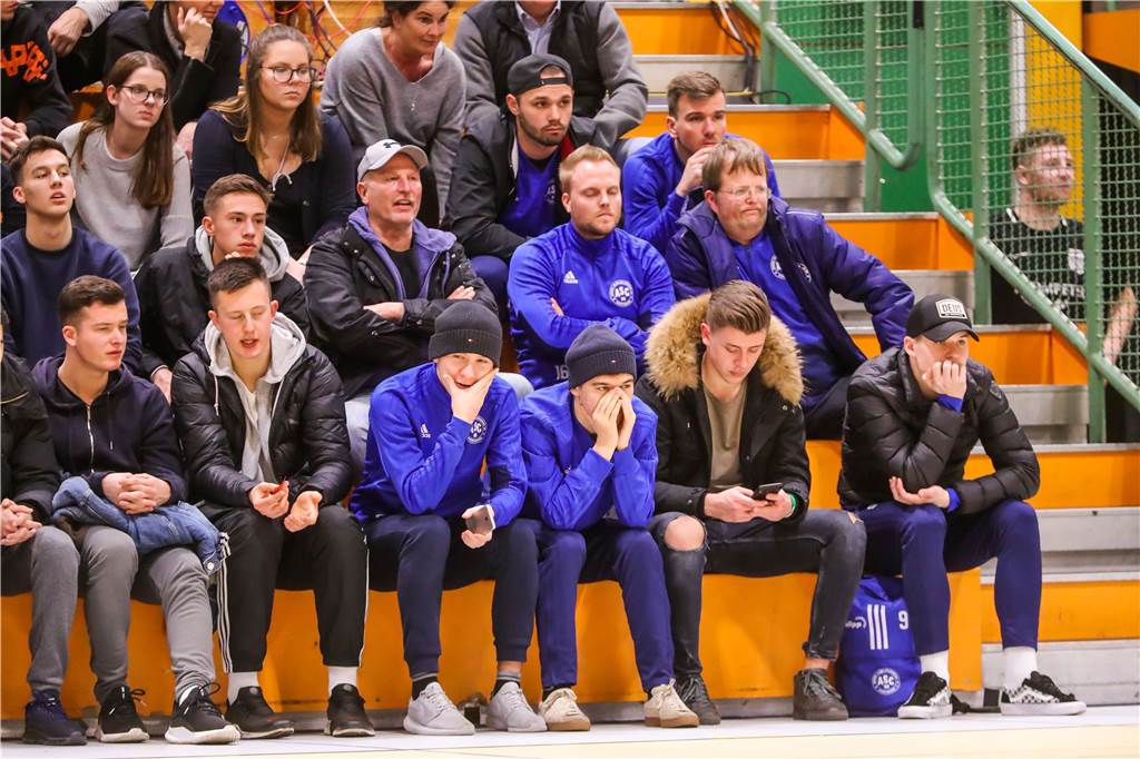 ASC-Kapitän: Wenn wir an unsere Leistungsgrenze gegangen wären, wären wir weitergekommen Konnten sich ihr Ausscheiden nur noch von Außen anschauen: Das Team des ASC 09.