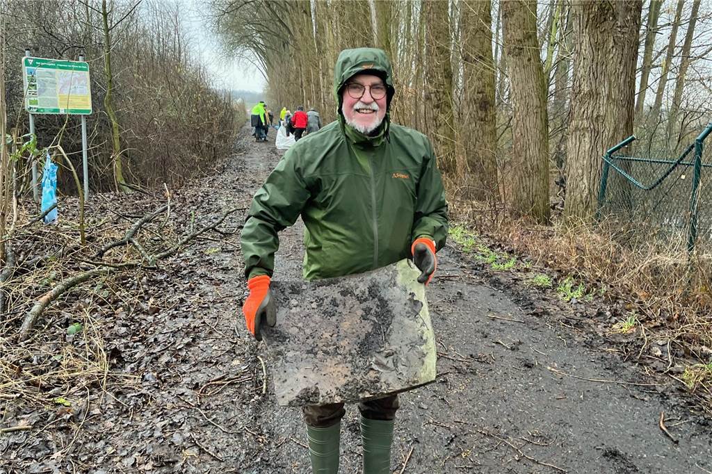 Konrad Günther fand ein großes Plastikstück.