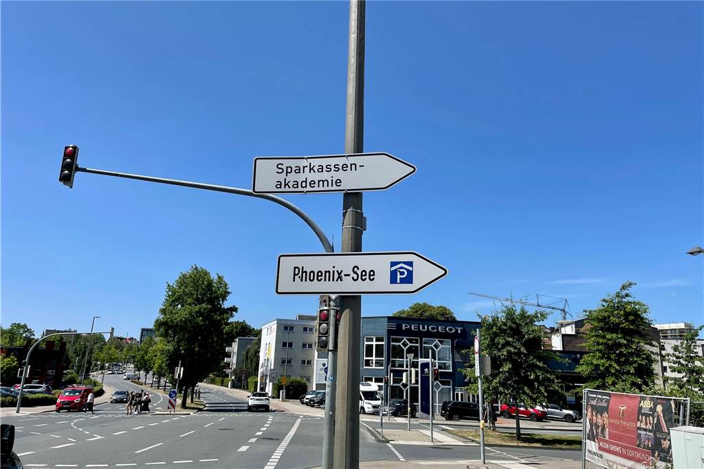 „Am Phoenix-See“ statt Hermannstraße: Anwohner wünschen sich eine See-Adresse Konsequenterweise müsste eine Phoenixsee-Allee so wie der See und die Phoenixseestraße mit "oe" geschrieben werden. Sie würde ab dieser Kreuzung in östlicher Richtung verlaufen.