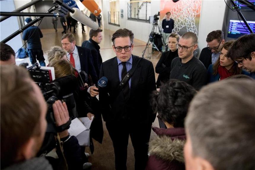 24.500 Waffen sind als verloren oder gestohlen registriert Konstantin von Notz von Bündnis 90/Die Grünen spricht zu den Medienvertretern. Foto: Kay Nietfeld/Archiv
