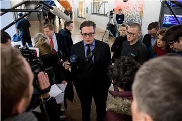 Konstantin von Notz von Bündnis 90/Die Grünen spricht zu den Medienvertretern. Foto: Kay Nietfeld/Archiv