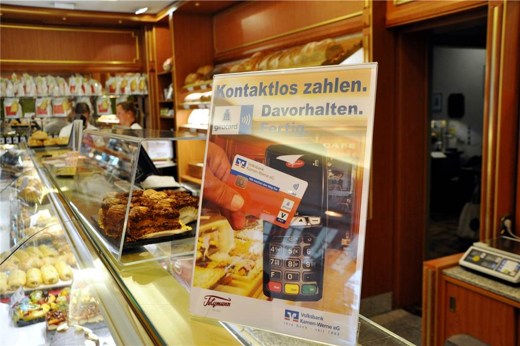 Kontaktloses Bezahlen ohne Pin steht in Werne noch am Anfang „Kontaktlos zahlen. Davorhalten. Fertig.“ So bringt die Konditorei Café Telgmann ihren Kunden das kontaktlose Bezahlen näher.