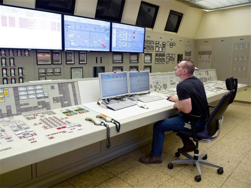 Kosten des Atomausstiegs kommen auf den Prüfstand Kontrollraum des stillgelegten Kernkraftwerks Obrigheim. Foto: Uwe Anspach/Archiv
