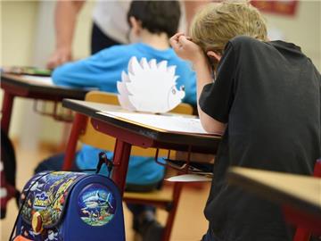Konzentration muss geübt werden. Für Kinder im ersten Schuljahr sind 20-30 Minuten schon eine gute Leistung. Foto: Felix Kästle