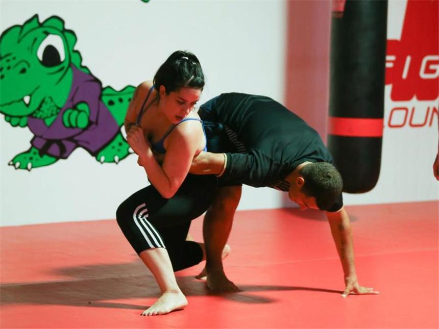 Die richtige Kampfsportart finden Konzentration und Disziplin: Kampfsportarten vermitteln mehr als reine Körperbeherrschung. In der Fight Lounge in Dortmund wird beispielsweise die Selbstverteidigungs-Sportart Krav Maga gelehrt. Foto: Ina Fassbender/dpa-tmn