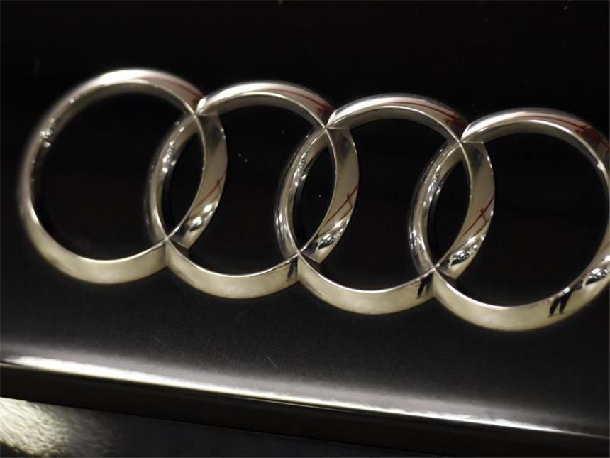 Audi-Chef spricht sich mit Dobrindt aus Konzernchef Rupert Stadler hatte seinem Ärger über Bundesverkehrsminister Alexander Dobrindt Luft gemacht. Foto: Caroline Seidel