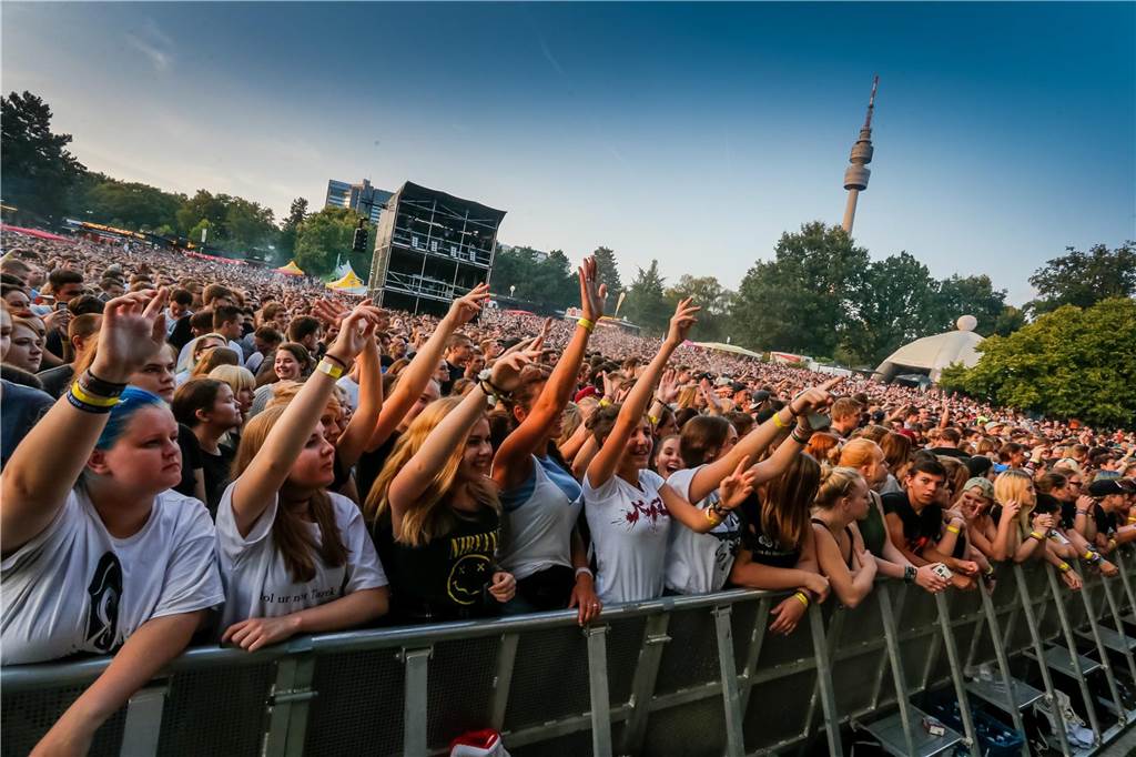 EM in Dortmund: Aussischt auf „tolle Atmosphäre und gute Fußballspiele“ Konzerterprobt ist die Festwiese im Westfalenpark bereits. Zur Fußball-EM wird zur Public-Viewing-Arena.