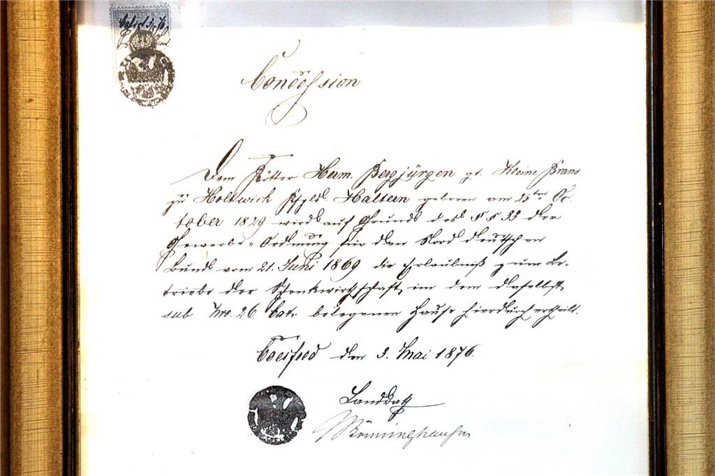 Uhlenhof in Holtwick: 1863 wurde hier der erste Schnaps ausgeschenkt Eine Konzessionsurkunde aus dem Jahr 1876.