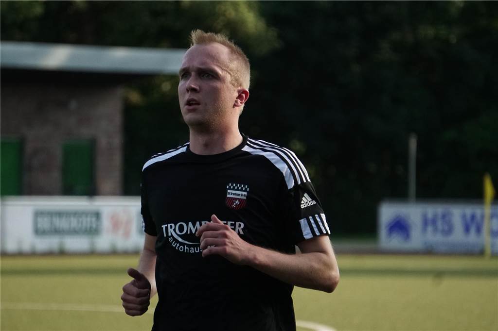Comeback für BV Brambauer nach langer Verletzung: Fennen überzeugt direkt Flemming Fennen auf dem Platz.