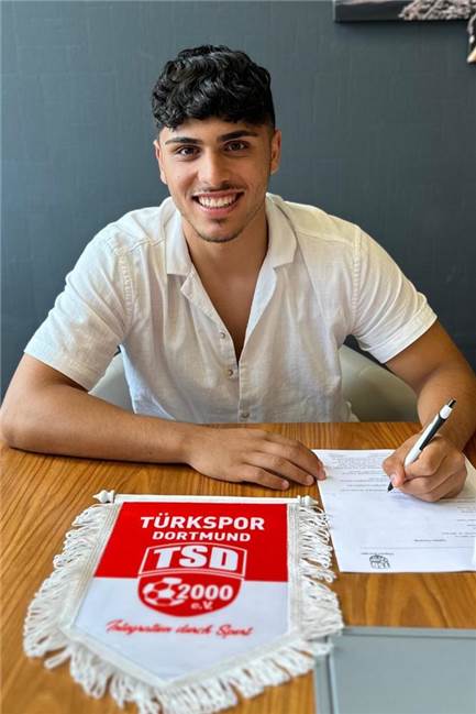 Türkspor schnappt sich Sturmtalent (20): Der Oberliga-Torjäger schnupperte schon Profi-Luft Koray Dag hat bei Türkspor Dortmund unterschrieben.