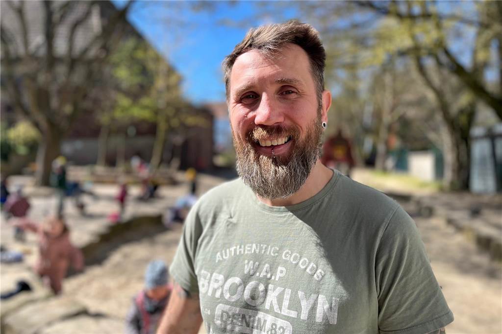 Laute Kita, nervenstarke Erzieher: „Prägendste Zeit ist die vor der Schule“ Koray Elcin (43) war ursprünglich Kinderpfleger, ist heute Erzieher im U3-Bereich.