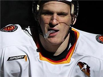 Korbinian Holzer spielt in der NHL für die Anaheim Ducks. Foto: Fabian Stratenschulte dpa