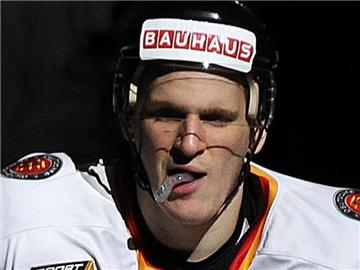 Korbinian Holzer steht mit den Ducks in den NHL-Playoffs. Foto: Fabian Stratenschulte