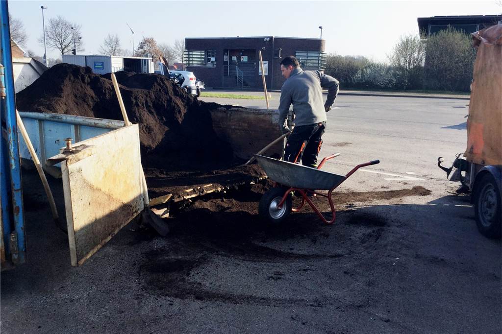 Gemeinde soll mit Kreis über Wertstoffhof in Gescher-Estern verhandeln Kostenlos können Einwohner am Wertstoffhof der EGW in Gescher-Estern Kompost für den Garten mitnehmen.