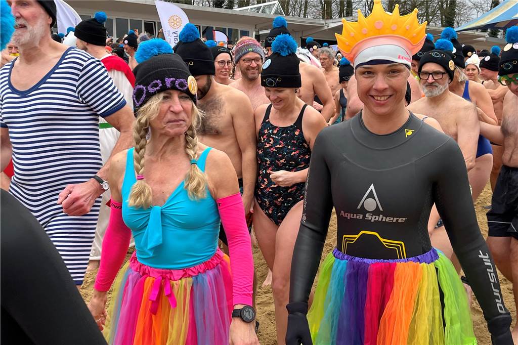 Kostümierung war erwünscht, die Gäste ließen sich dazu farbenprächtige Outfits einfallen.