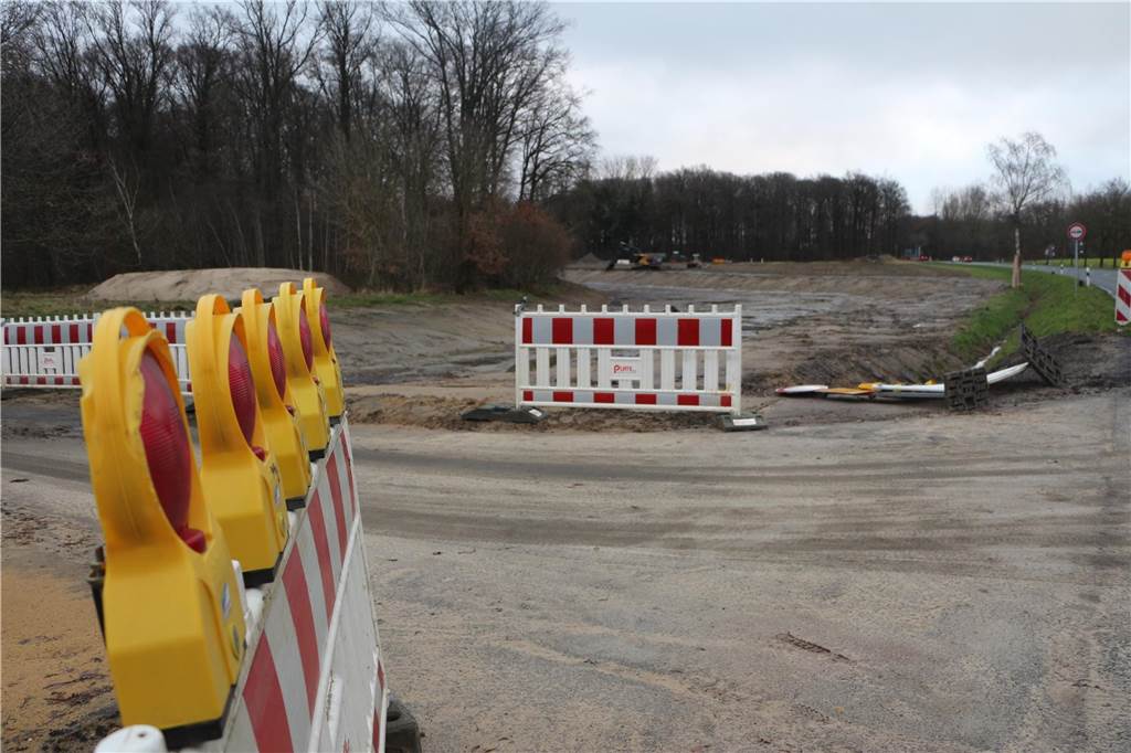 Haushalt 2025 für Stadtlohn verabschiedet: CDU lehnt nach Beratung ab Kräftig wird auch in die Erschließung von Bau- und Gewerbegebieten investiert. Am Westfalenring laufen das zu Vorarbeiten mit der Verlegung der Garwerts Mähre.