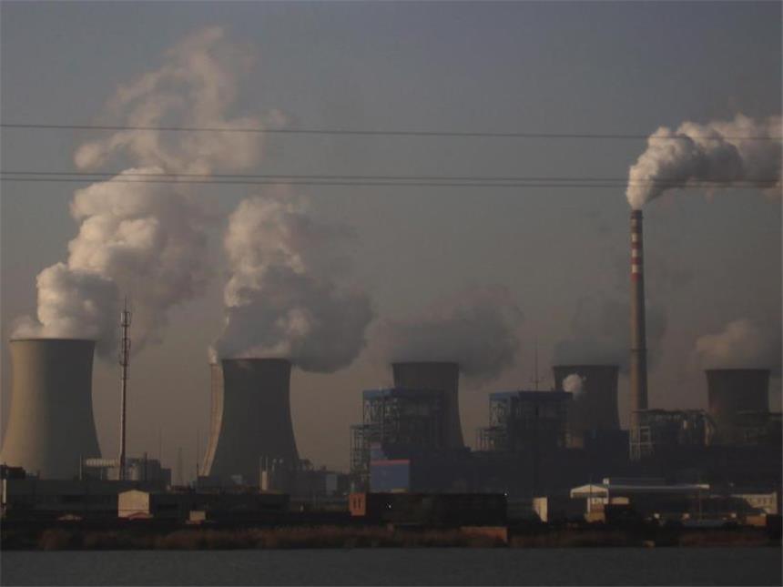 «New York Times»: Chinas CO2-Ausstoß viel höher als gedacht Kraftwerk in Tianjin: China stößt weltweit mit Abstand am meisten Treibhausgase aus. Foto: How Hwee Young/Archiv