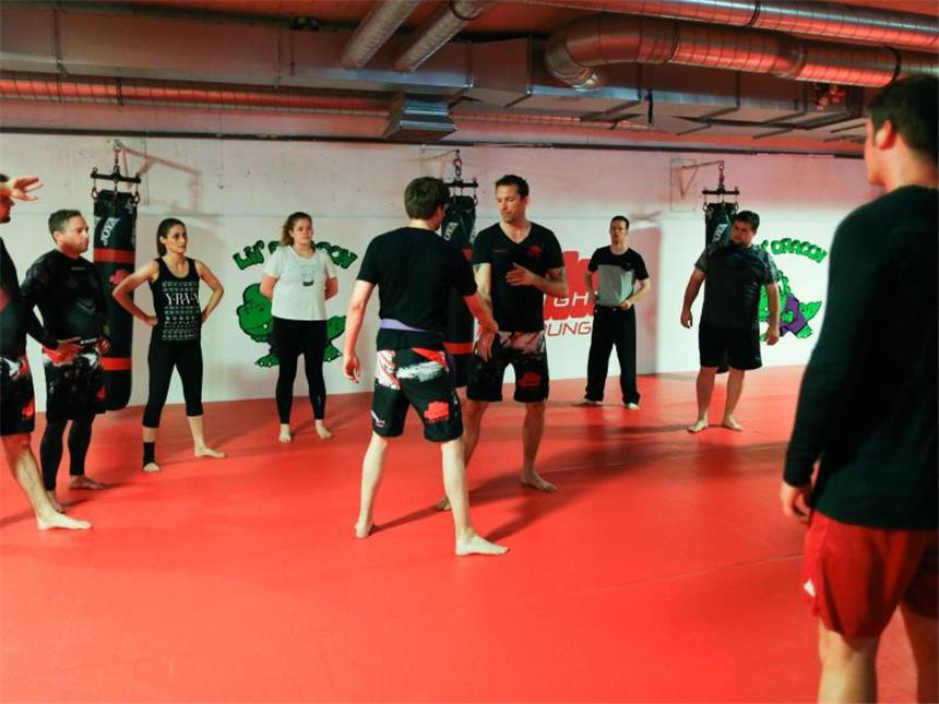 Die richtige Kampfsportart finden Krav-Maga-Kämpfer in der Fight Lounge in Dortmund: Kampfsport trainiert nicht nur Körper und Geist, sondern lehrt auch Respekt vor dem Gegner. Foto: Ina Fassbender/dpa-tmn