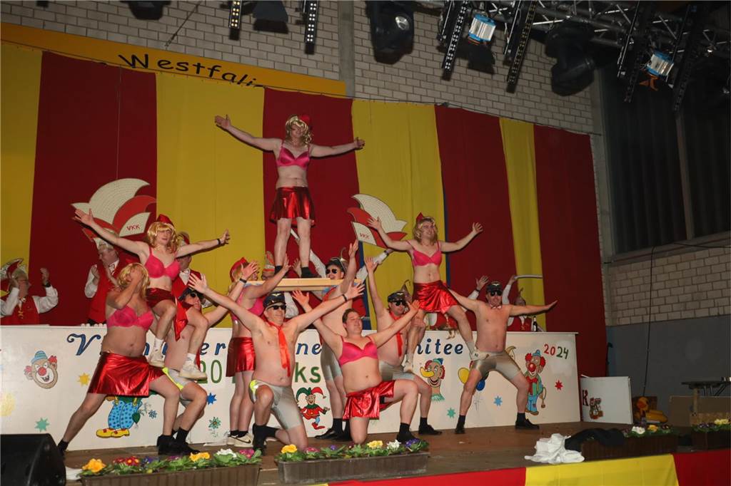 Kreative Kostüme, ein abwechslungsreiches Programm und eine tolle Büttenrede gab es bei der Karnevalsparty des Vinnumer Karnevals Komitees.