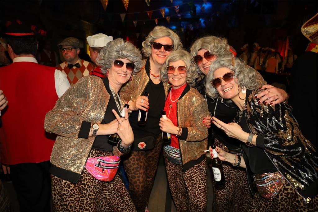 Kreative Kostüme, ein abwechslungsreiches Programm und eine tolle Büttenrede gab es bei der Karnevalsparty des Vinnumer Karnevals Komitees.