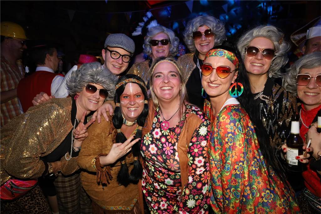 Kreative Kostüme, ein abwechslungsreiches Programm und eine tolle Büttenrede gab es bei der Karnevalsparty des Vinnumer Karnevals Komitees.