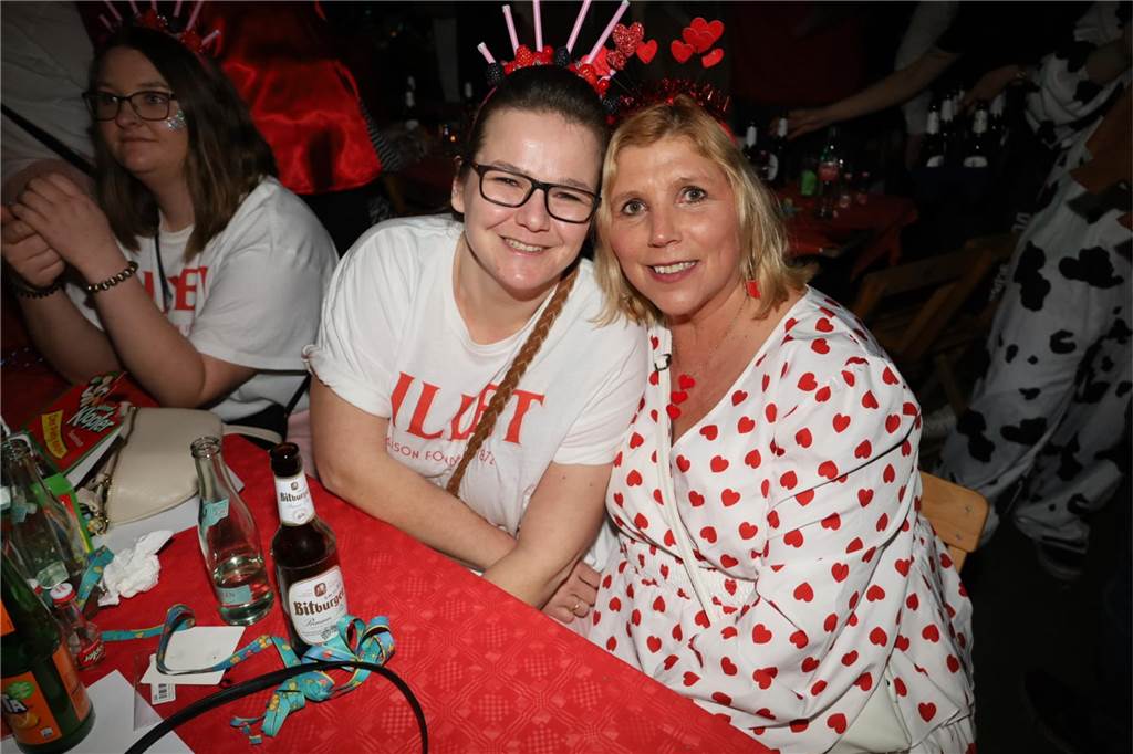 Kreative Kostüme, ein abwechslungsreiches Programm und eine tolle Büttenrede gab es bei der Karnevalsparty des Vinnumer Karnevals Komitees.