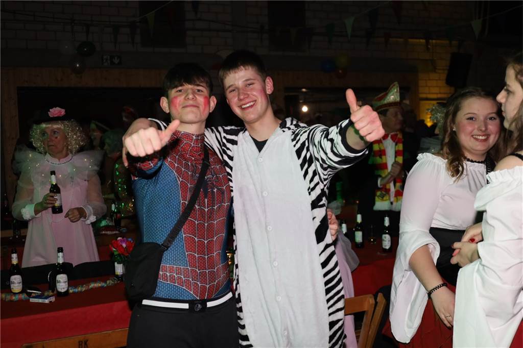 Kreative Kostüme, ein abwechslungsreiches Programm und eine tolle Büttenrede gab es bei der Karnevalsparty des Vinnumer Karnevals Komitees.