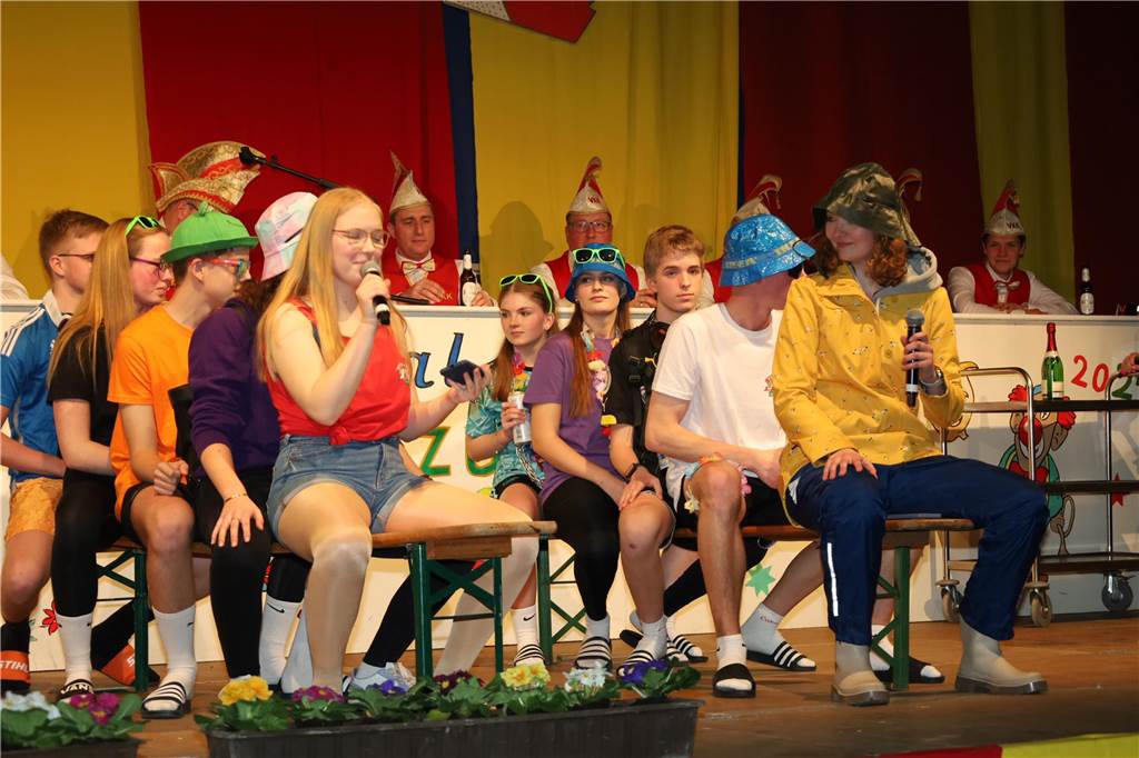 Kreative Kostüme, ein abwechslungsreiches Programm und eine tolle Büttenrede gab es bei der Karnevalsparty des Vinnumer Karnevals Komitees.