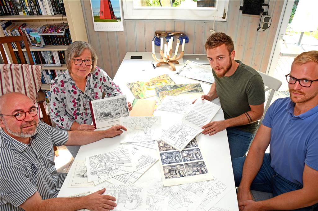 Plattdeutsches Wichtel-Abenteuer im alten Stadtlohn Kreativsitzung am Küchentisch (von links): Uwe, Ulrike und Jonathan Esperester sowie Lars Gietmann.